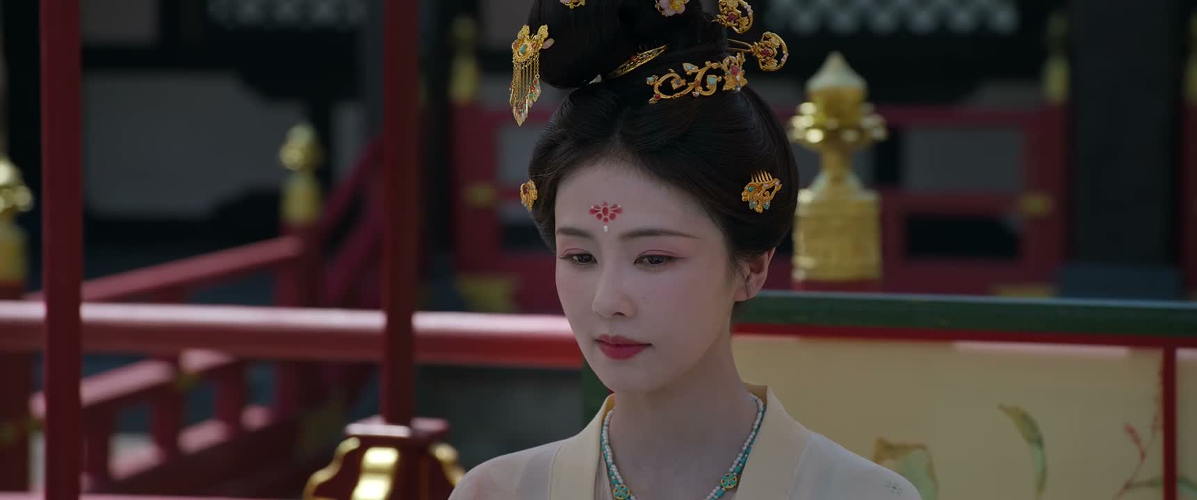 来来来 把杯举起来