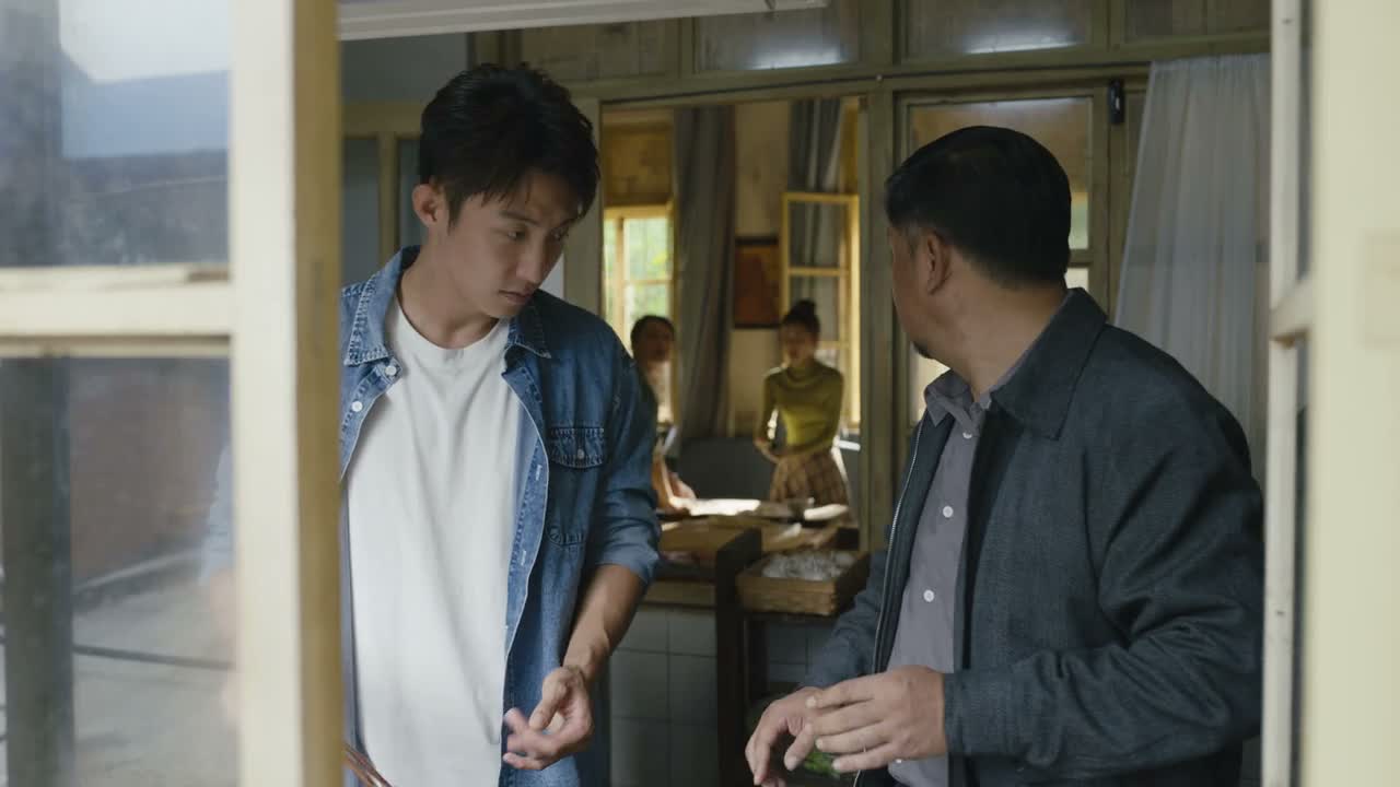 这 这穿那么严实干啥