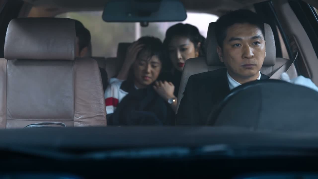 给老板开车 嘴要严啊