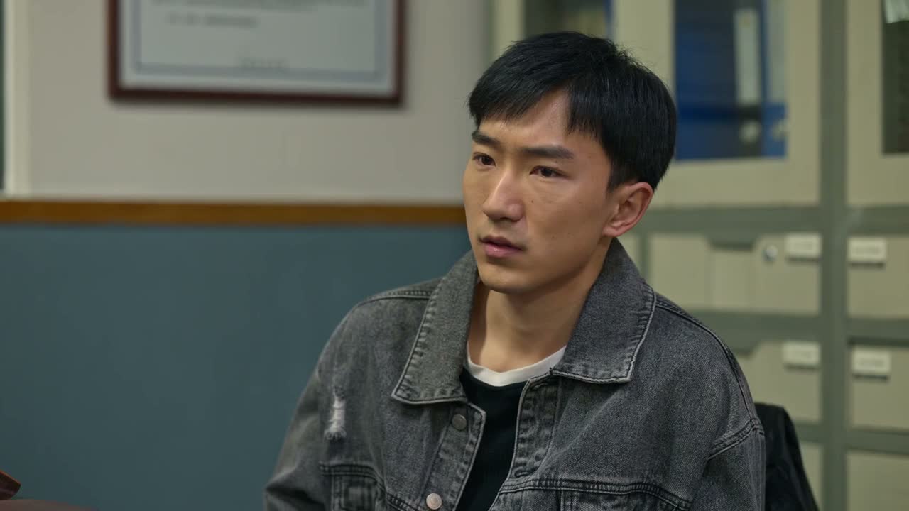 这是做贼心虚呀