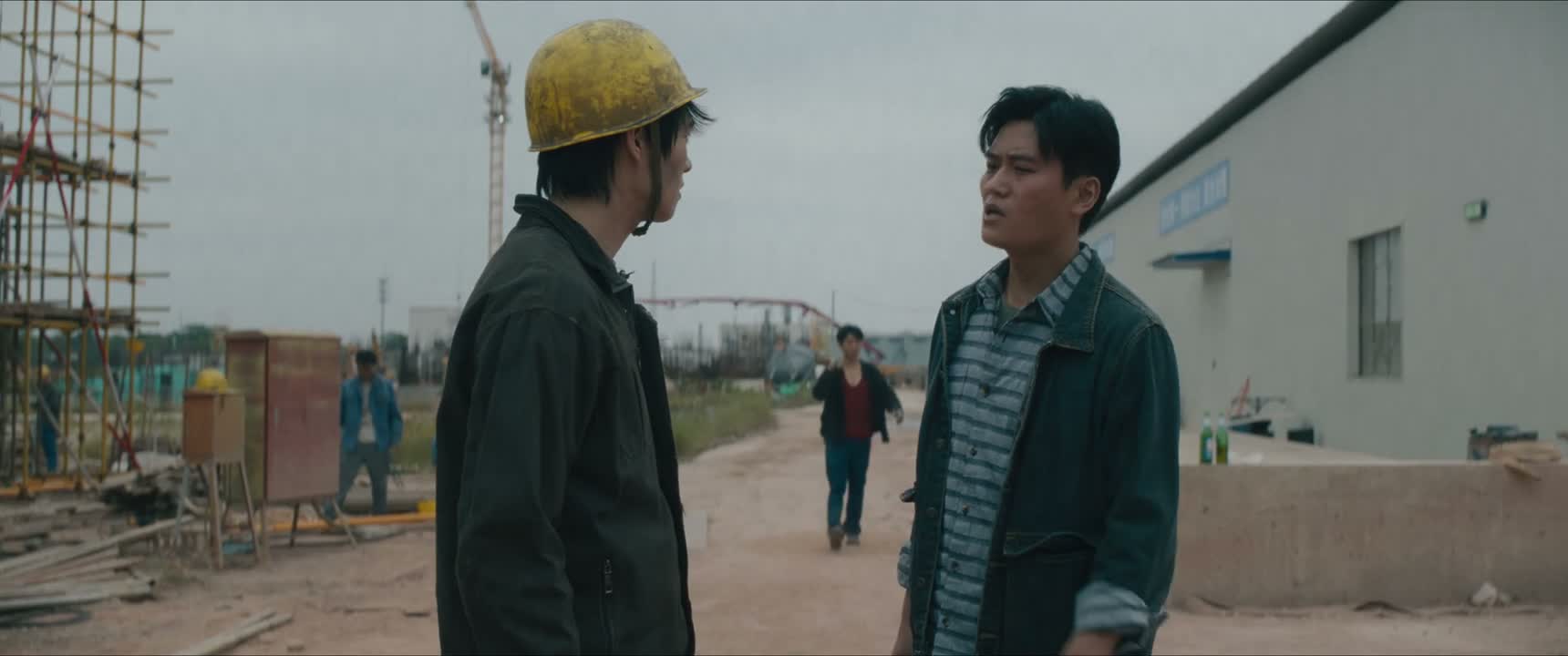 沙土堆放那儿 没长眼啊