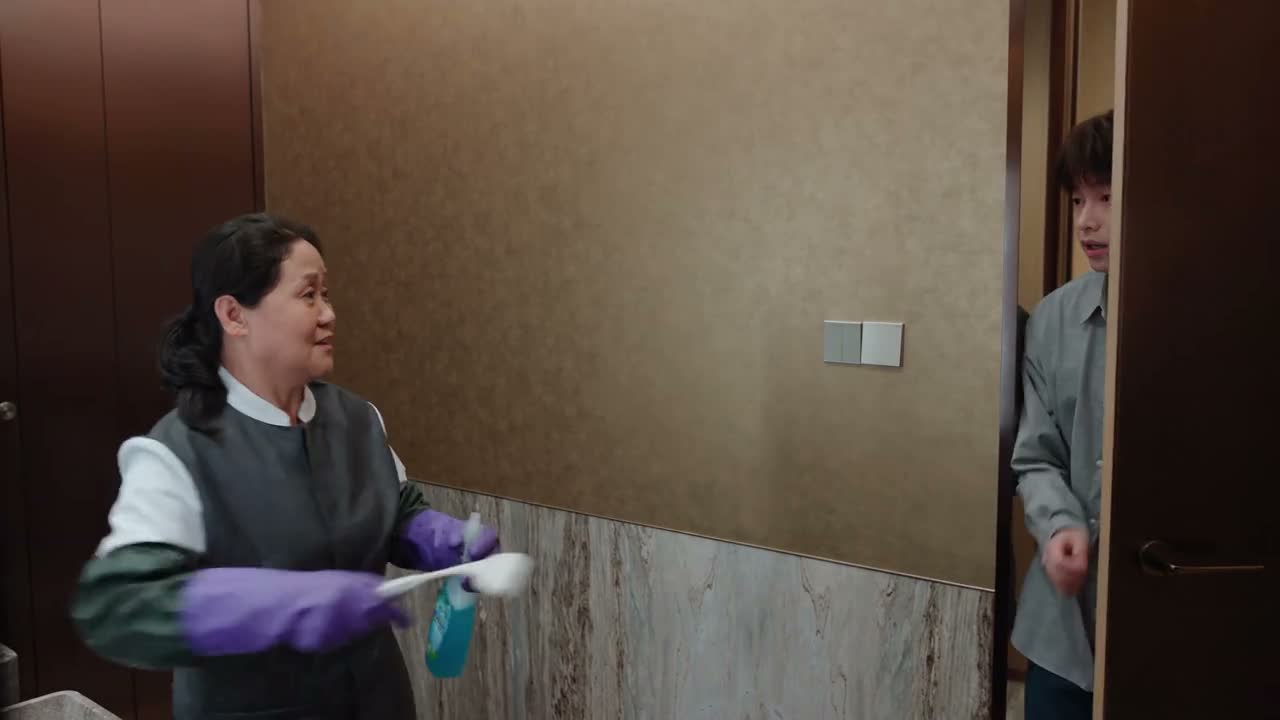 那你先用 你先用 我先出去了 好