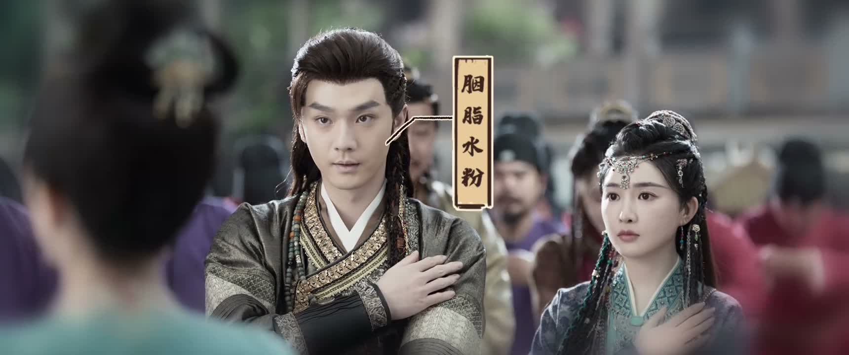 应该也用胭脂水粉遮掩过