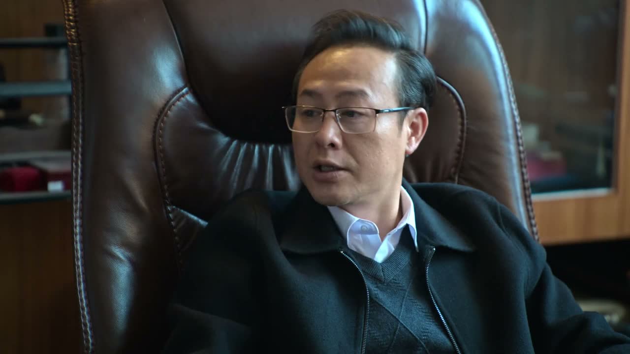 让他闹呗 闹得越大越好
