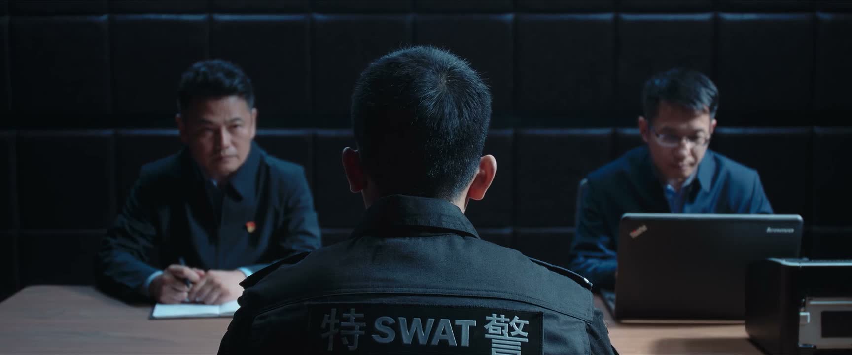导致我们的行动队员 差点被活埋