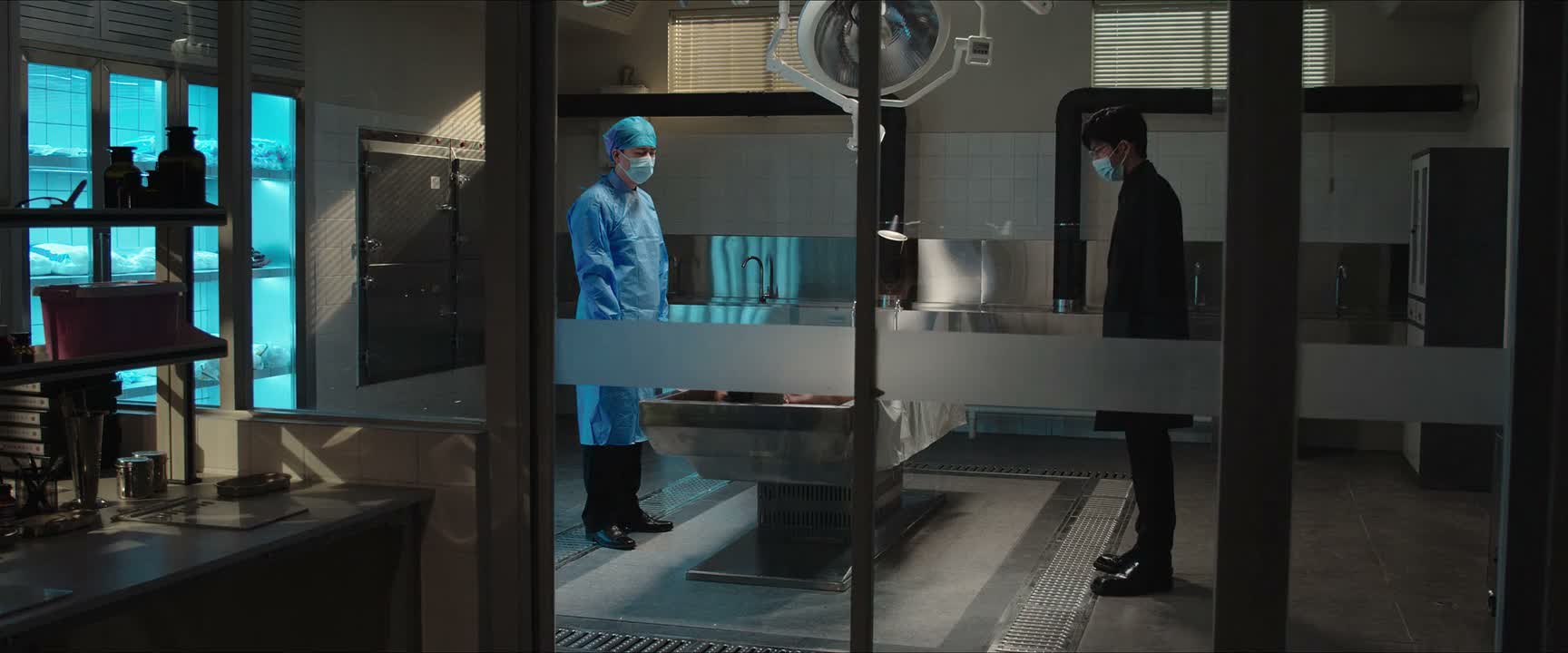 还要把警察的尊严 统统踩到脚底下