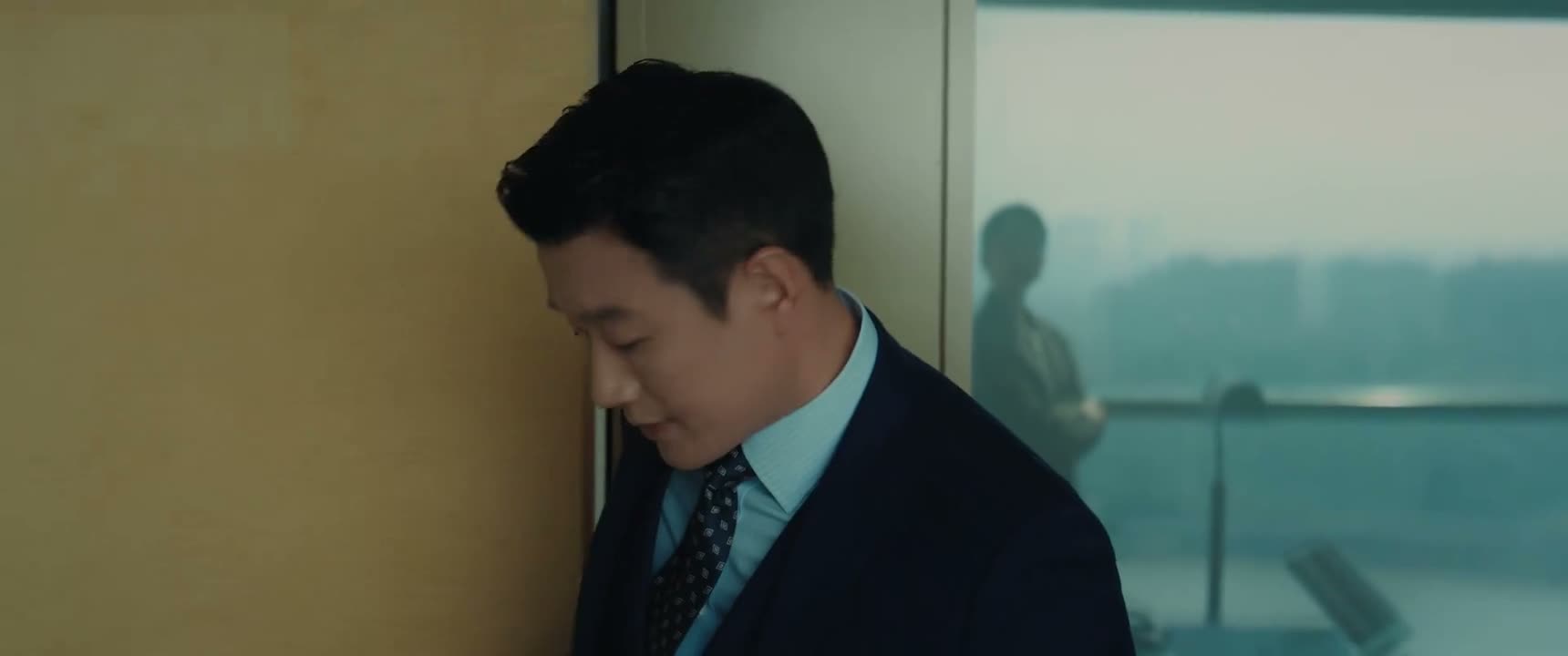 临时有个会 让你久等了