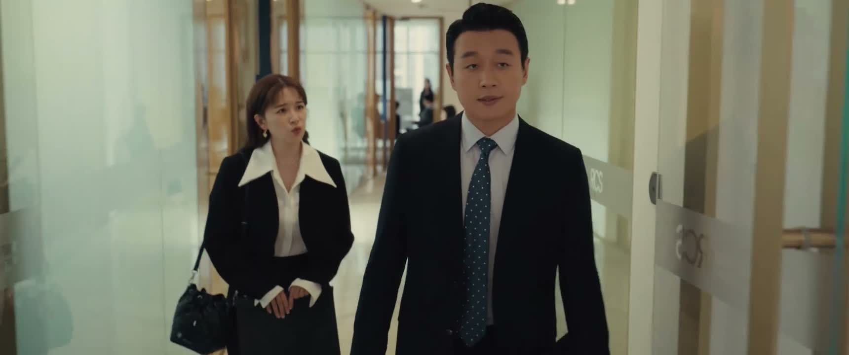 他胡说 事情不是这样的 因为在办公室