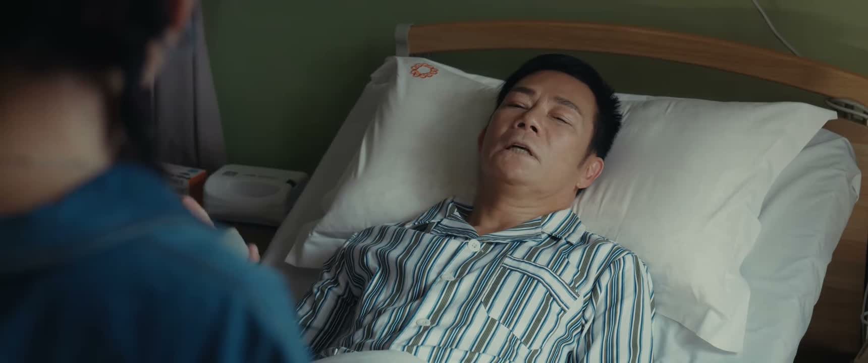 我叫你出去 你嘴巴给我放干净一点啊