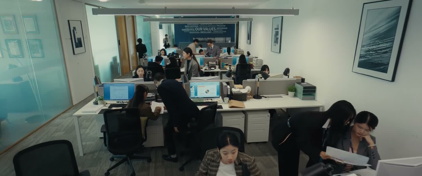 我是新来的 我叫赵雅楠 这个下午可以交
