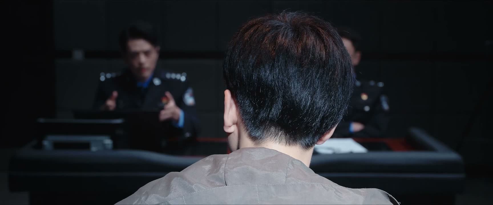 而你始终没有正面回答我们