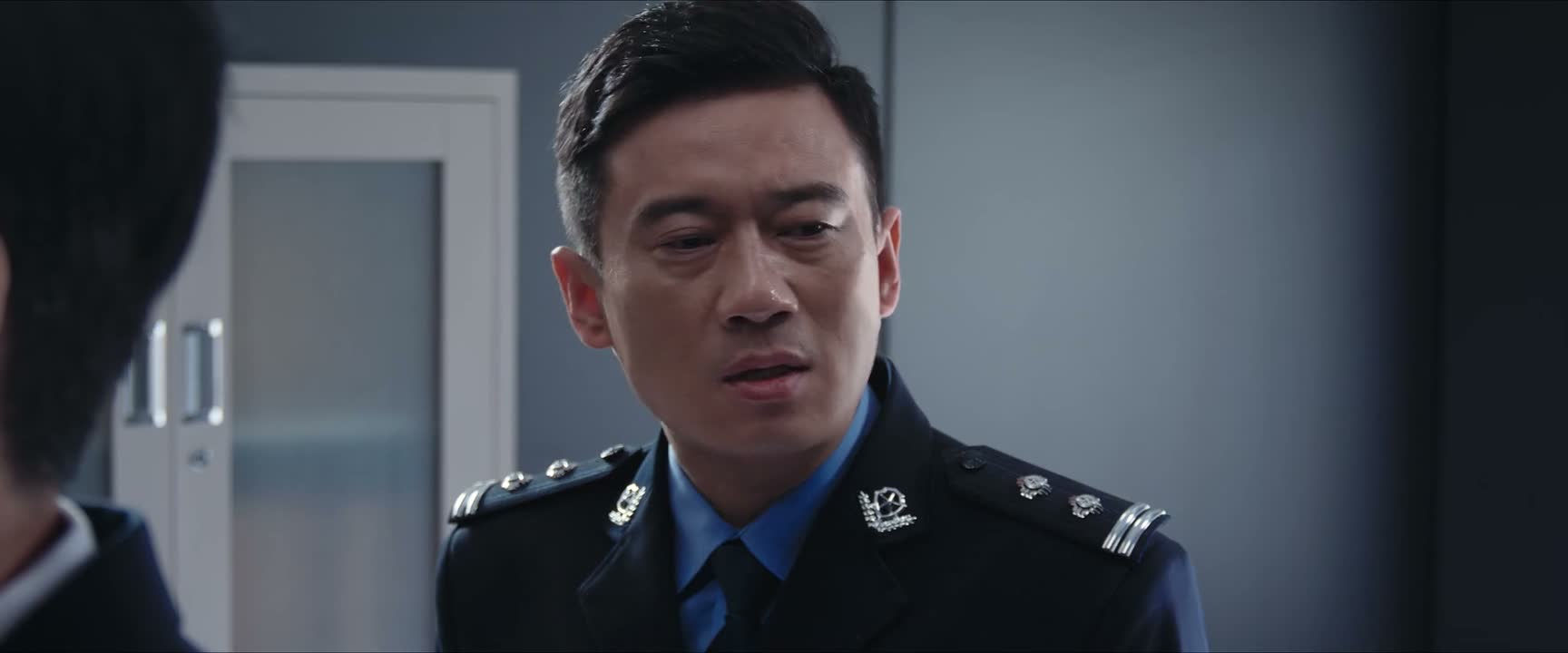 让他先安静下来 愿意开口 这是第一位的