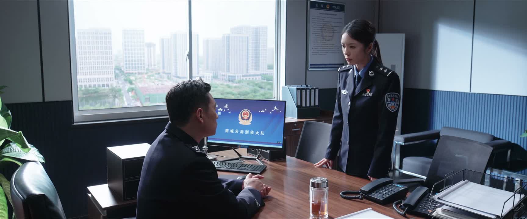 顺利地打入到了 犯罪团伙的内部