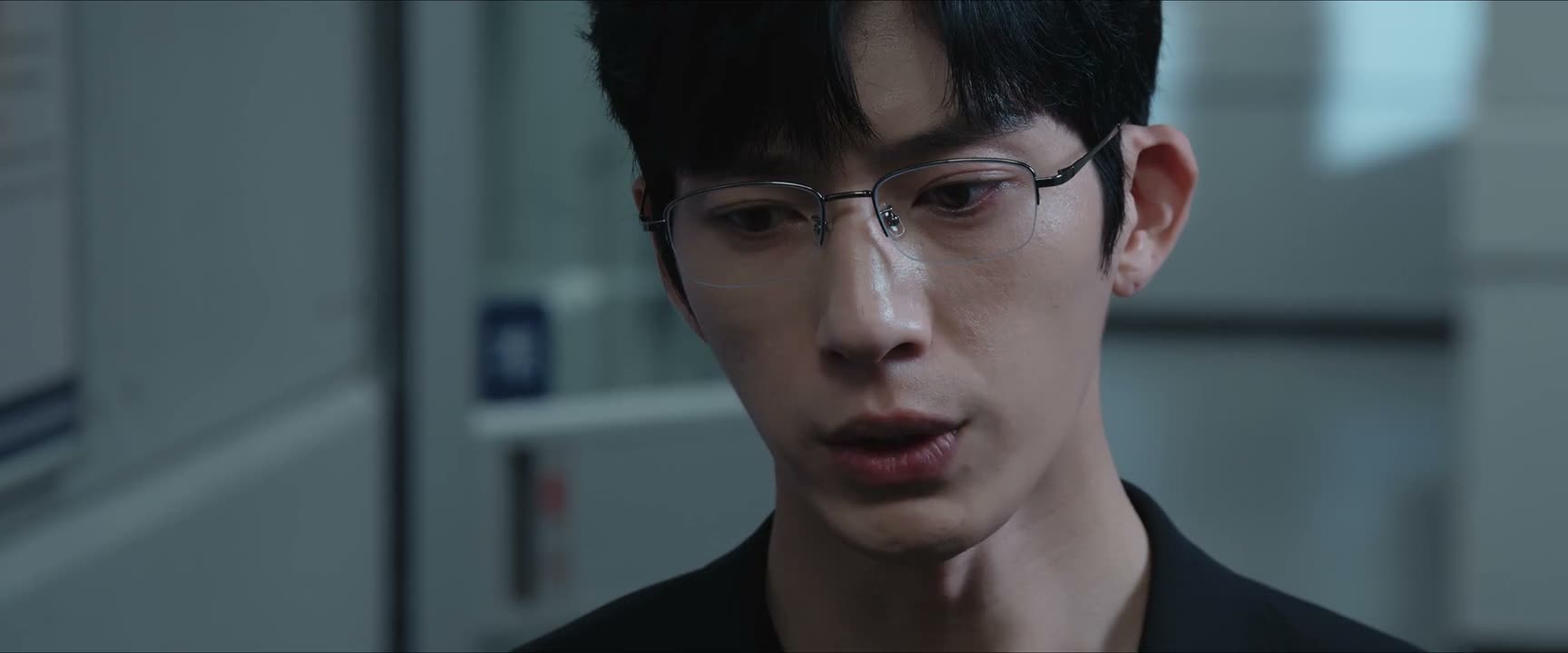 卧底需要长期保持警惕的状态