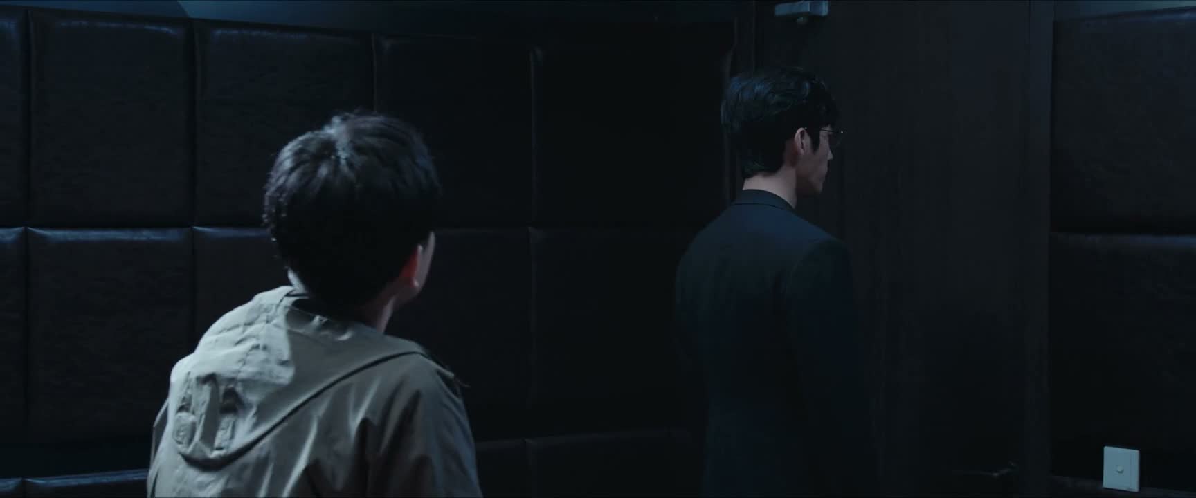 我跟你这种 生来什么都有的人 不太一样