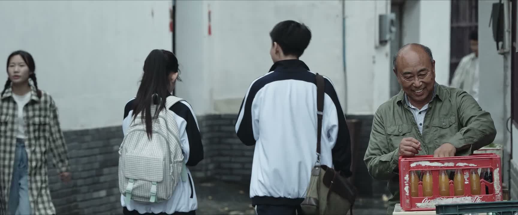咱俩还有秘密了是吧 你等等我呀走这么快