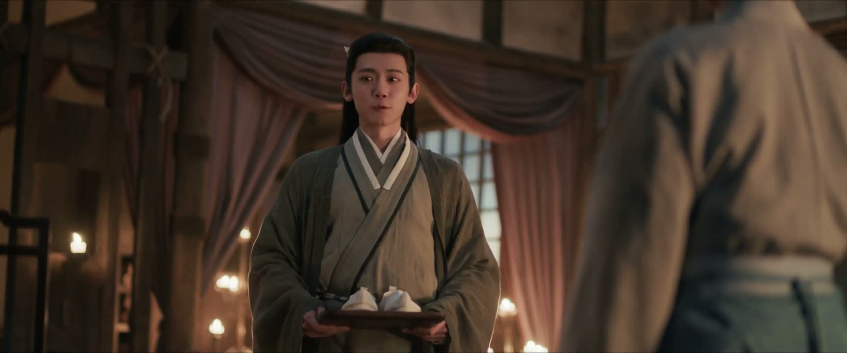 昨夜巡逻的小兵偶然拾得
