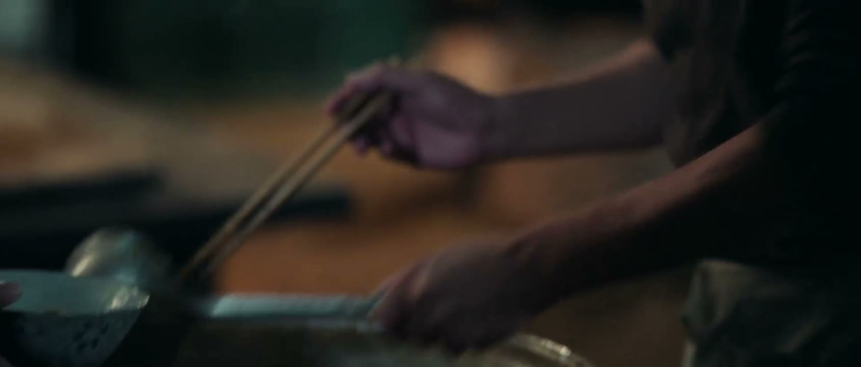 好嘞 来 给你夹两片肉啊