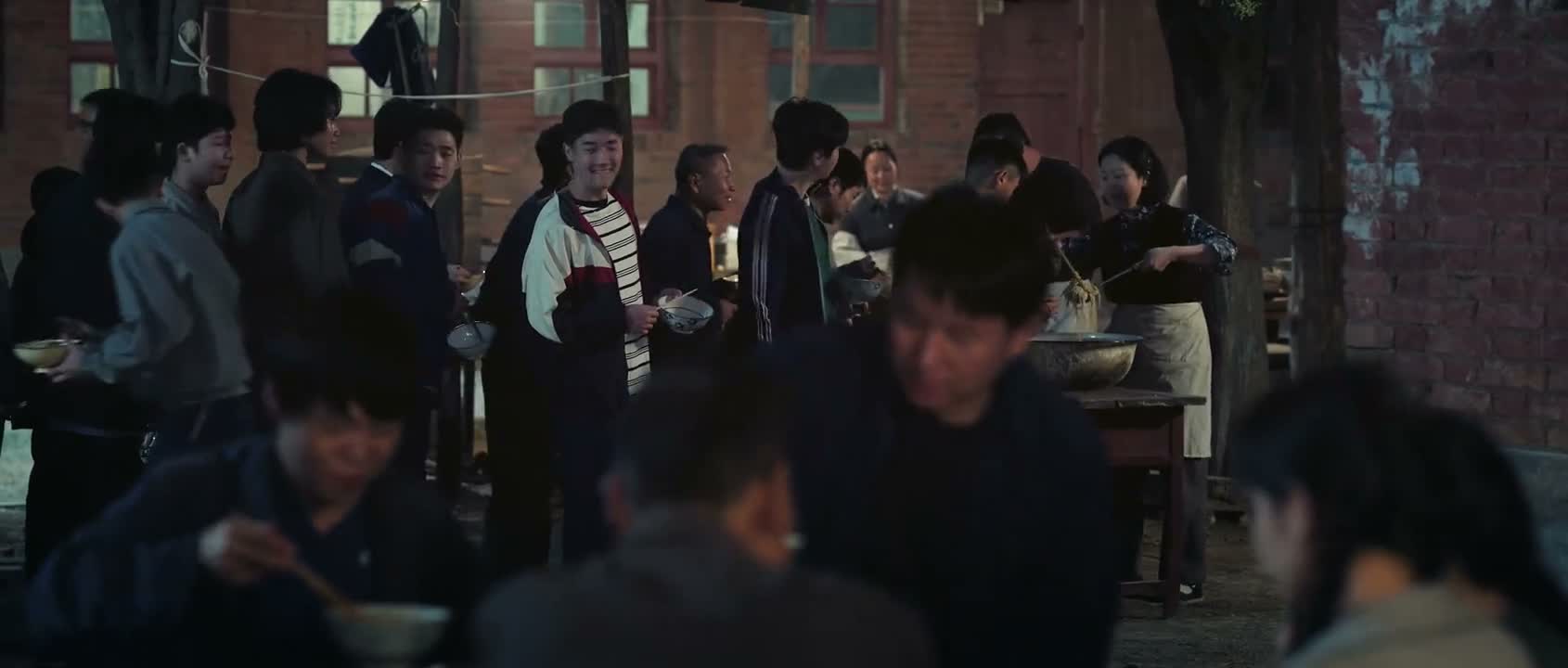 你们来做饭 我们去唱戏了啊