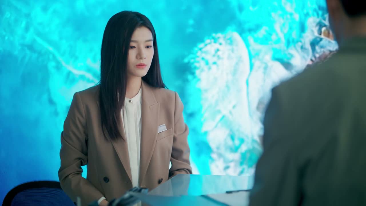 宇总 您的手怎么了