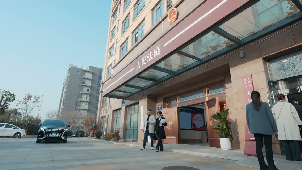 我一定会帮她牵线搭桥的