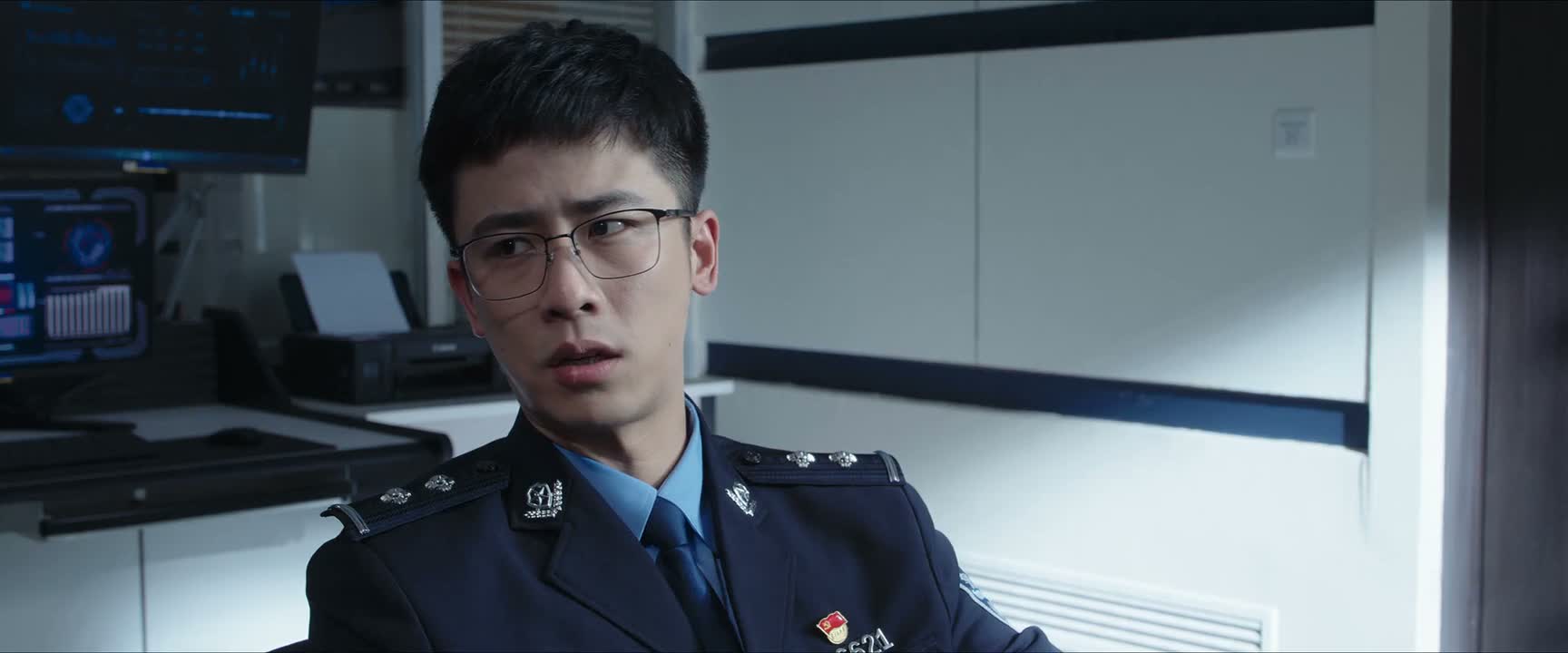 一点正脸也没拍着 而且车牌也是假的
