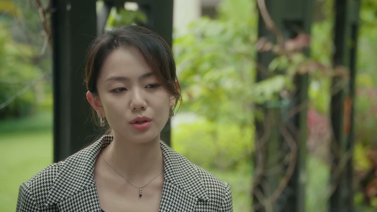 却总是一副无情无义