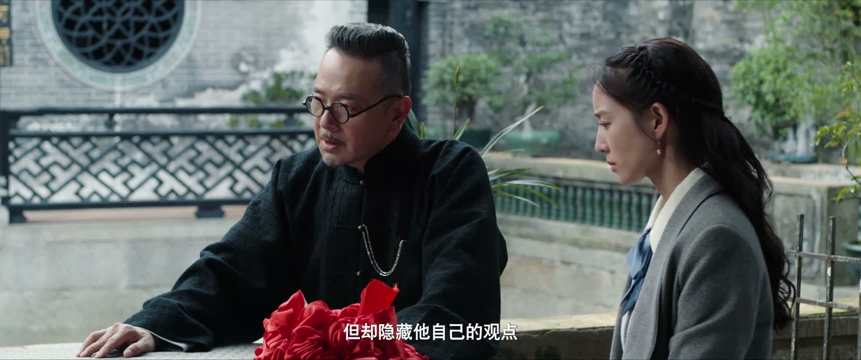 但却隐藏他自己的观点