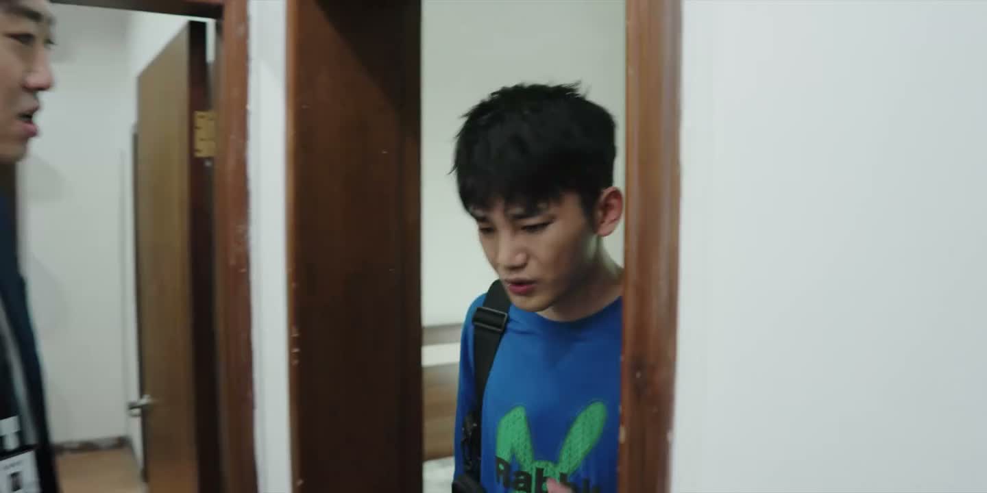 这护栏都是护给自己看的