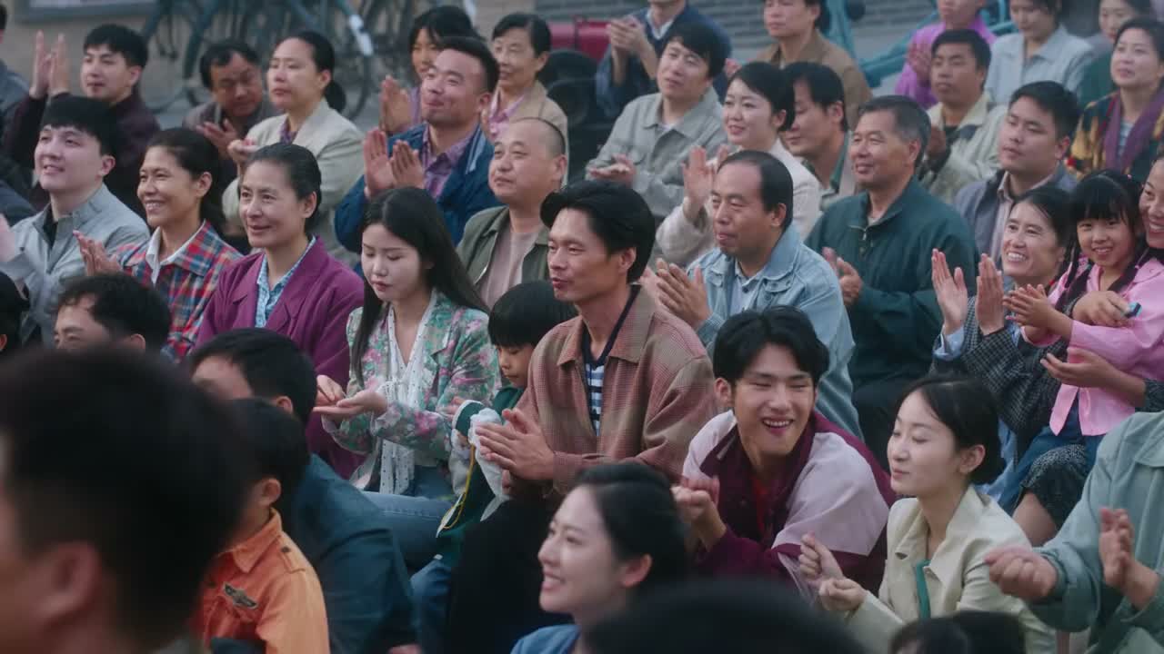 下面请欣赏舞蹈