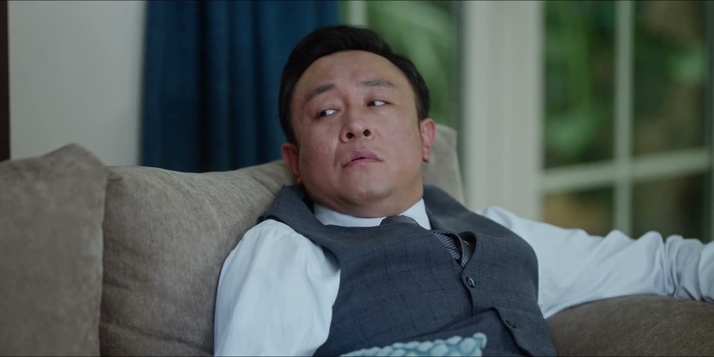 她讨好我们还来不及呢