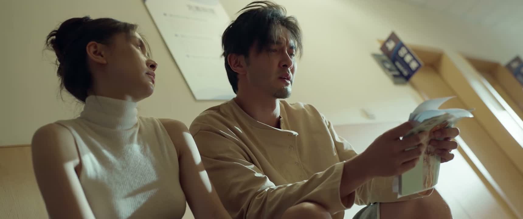 当然他看我也不顺眼