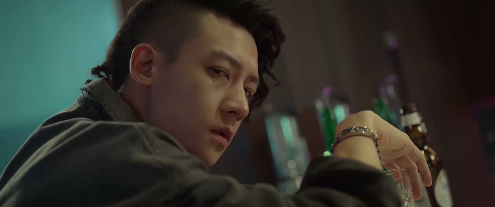 一副没见过世面的样子