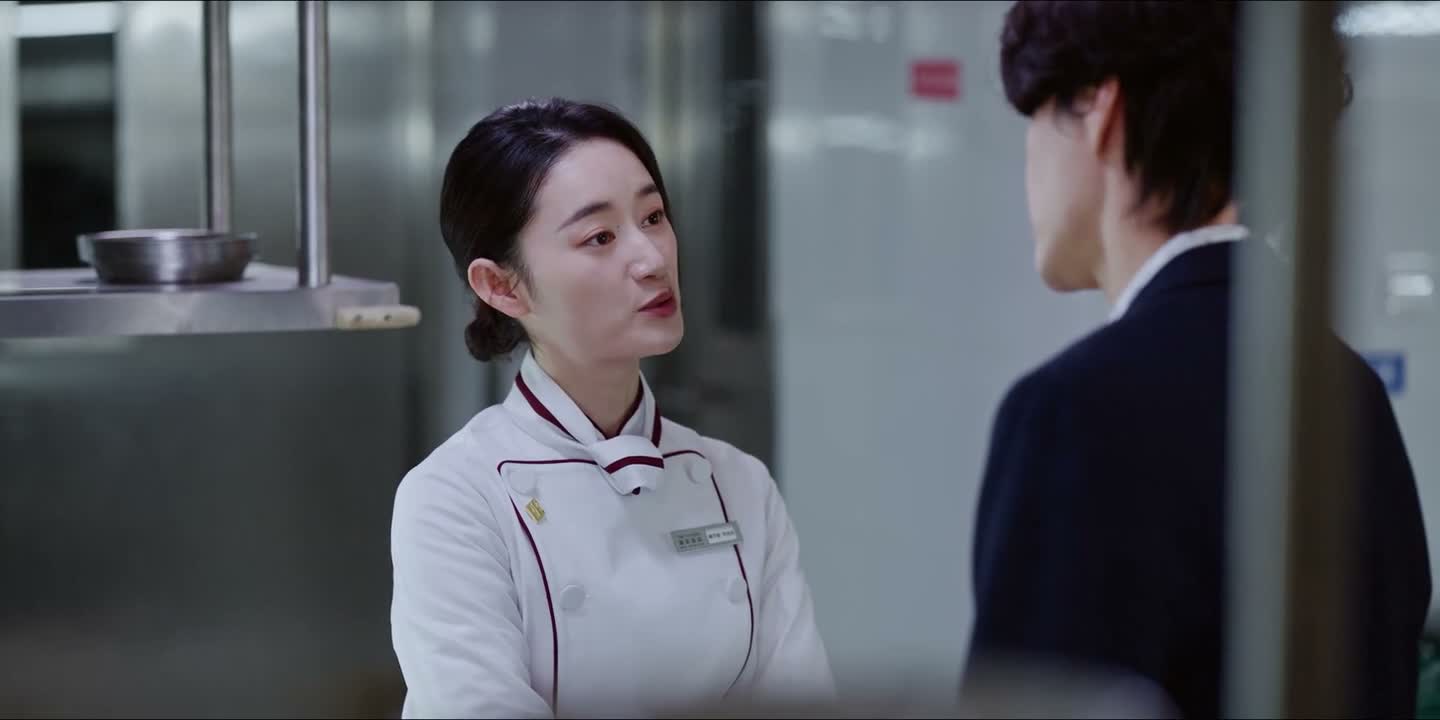 赖在浦荣的后厨不走了
