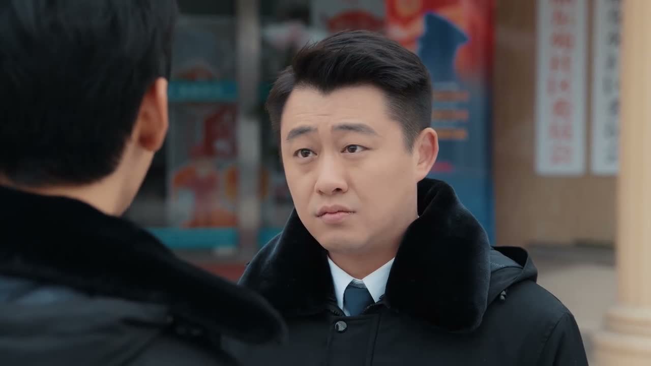 把他视为己出的养父母