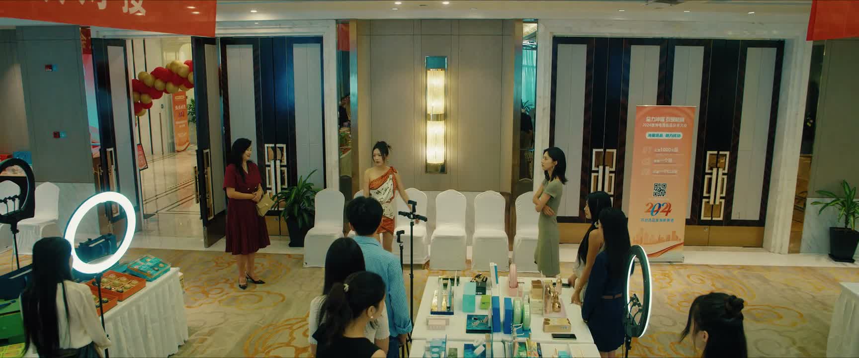 你们别在那听她胡说八道的