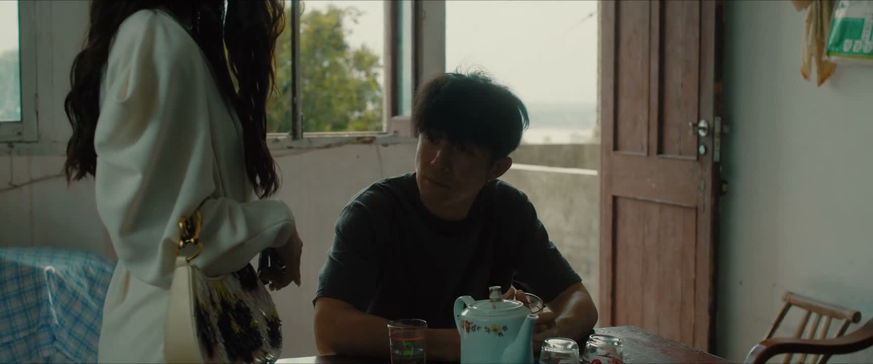是把这傻姑娘当小孩呢