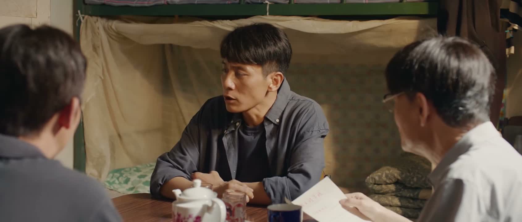 当时什么车撞的 在哪儿撞的
