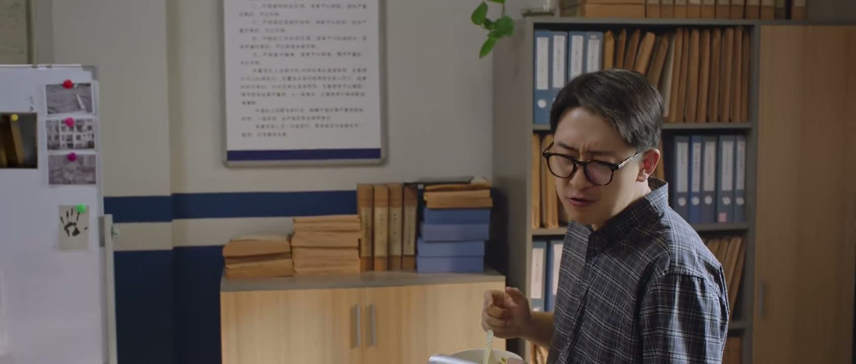 你等于帮他证明了他不在场
