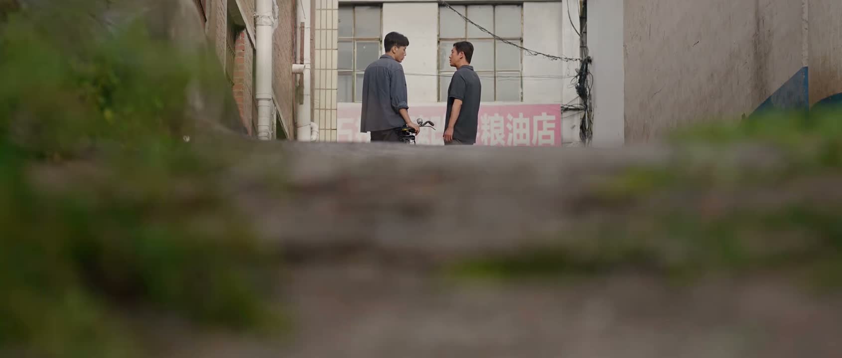 我找个同事给他做个笔录