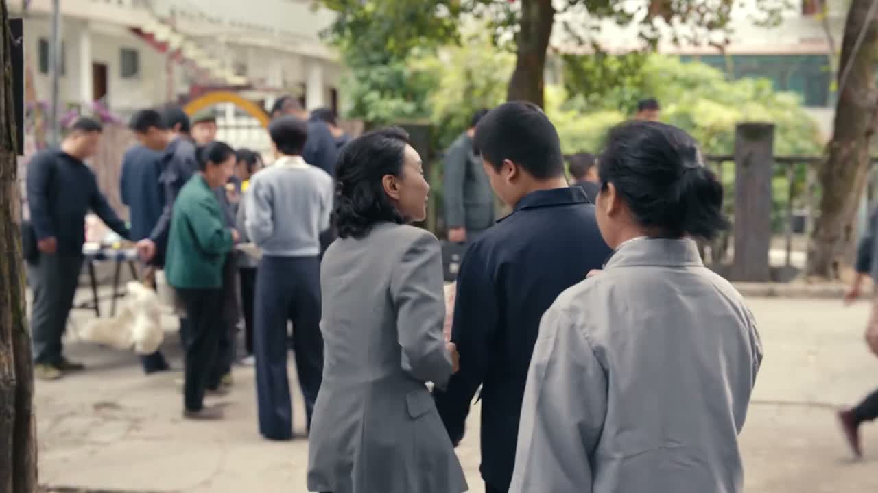 拿一份嘛 不要 不要 拿一份嘛