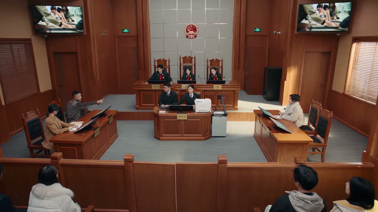 她非常强势 得理不饶人