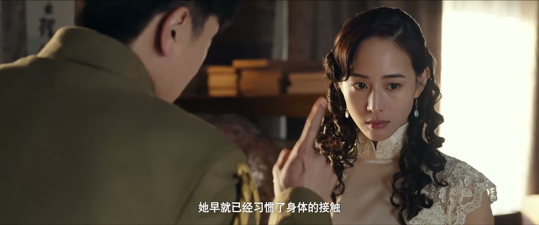 她早就已经习惯了身体的接触
