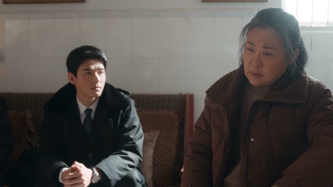 趁着他在矿里干活的时候