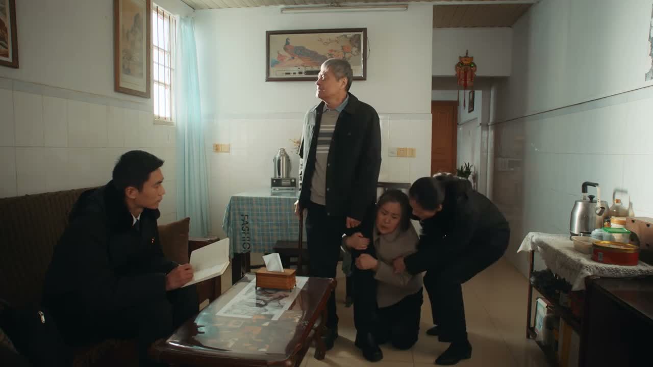 大妈 你不能走 咱先起来