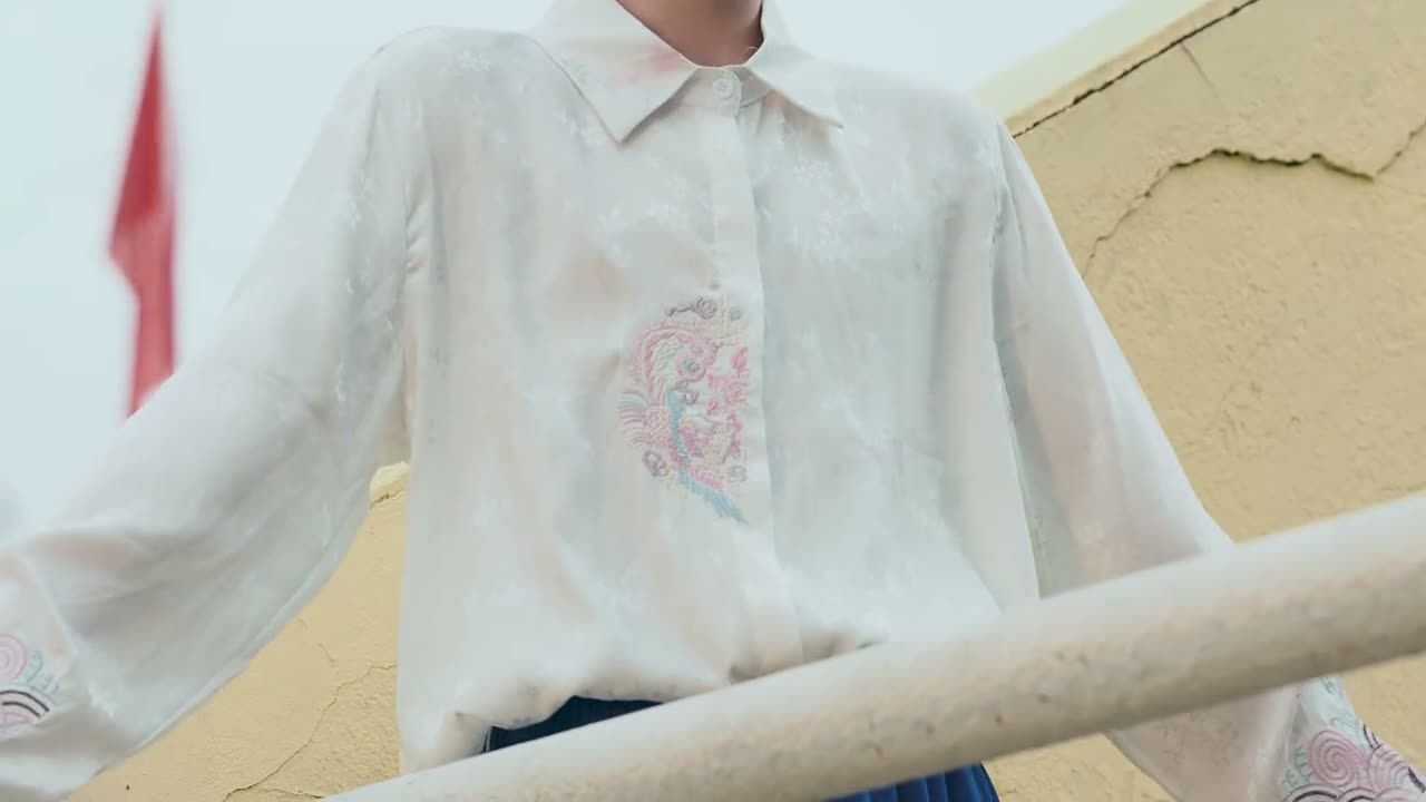 你真恶心 你还穿女生的衣服