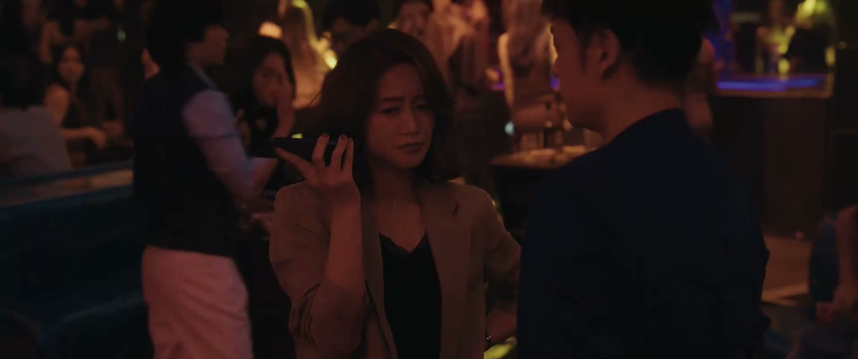 叫那个小兔崽子听电话