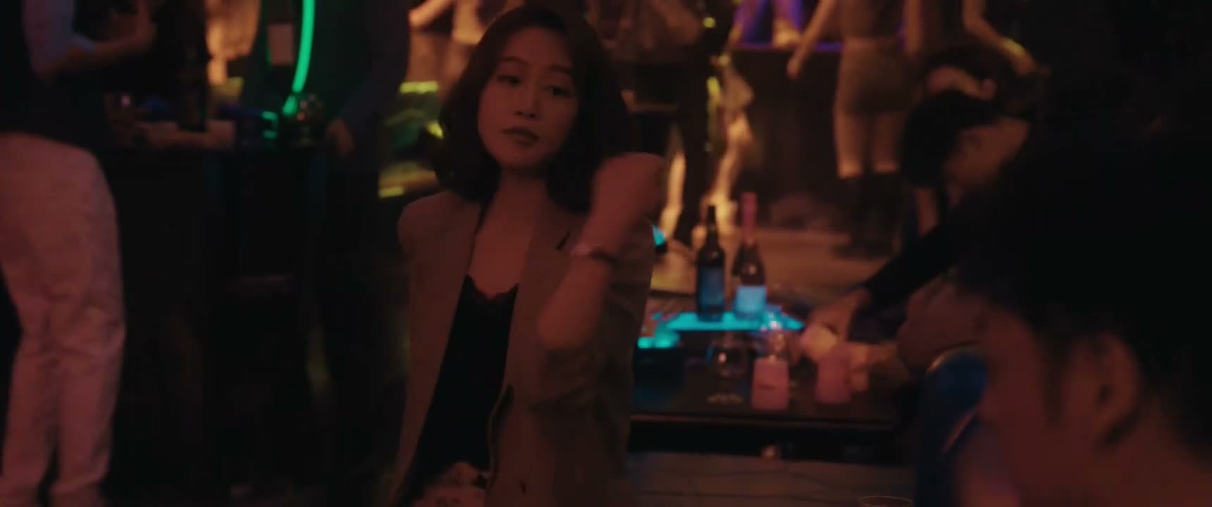 你把这十杯酒都喝了 这事就算完了