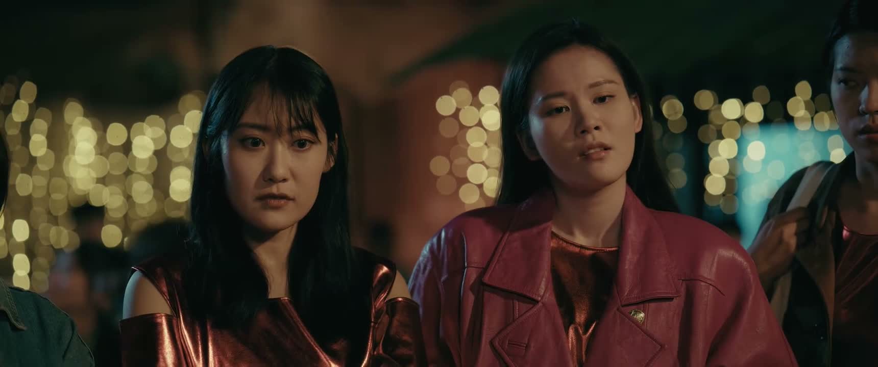 抢不到 结果在花车旁边哭 你说什么呢你