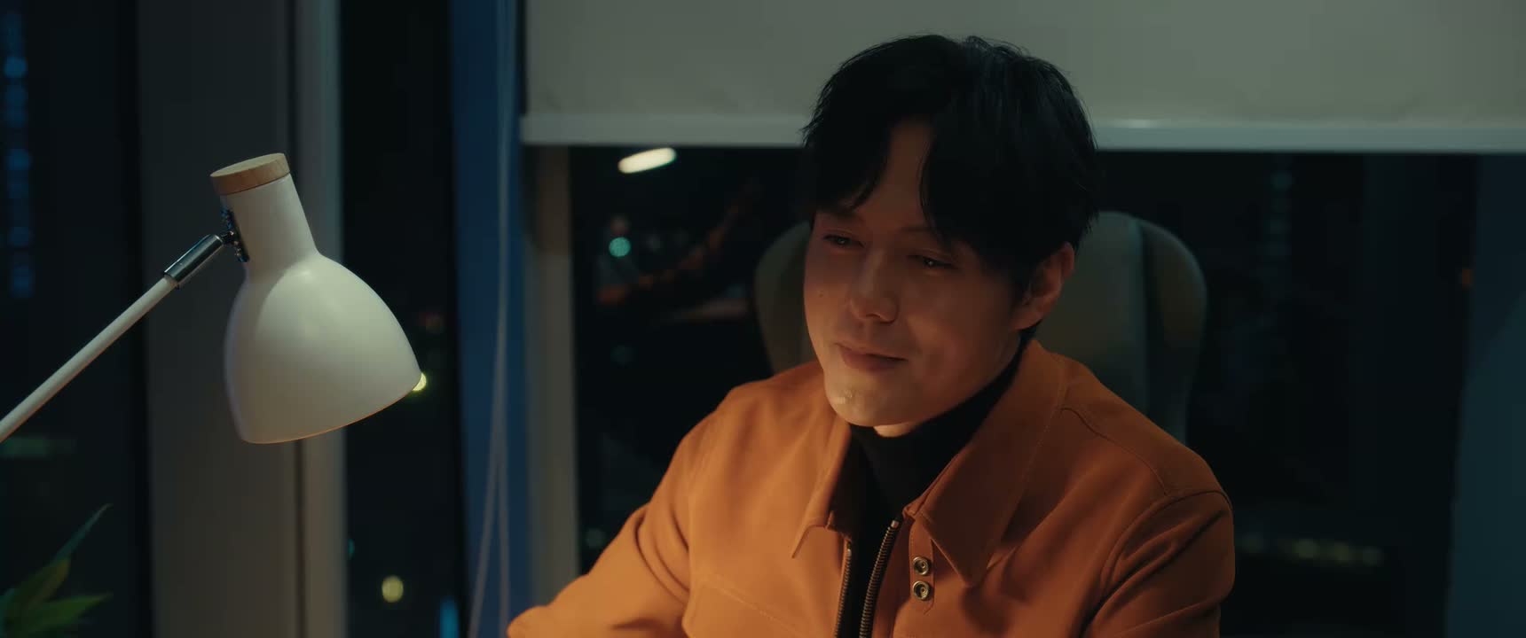 她不是和高嘉伟有故事吗